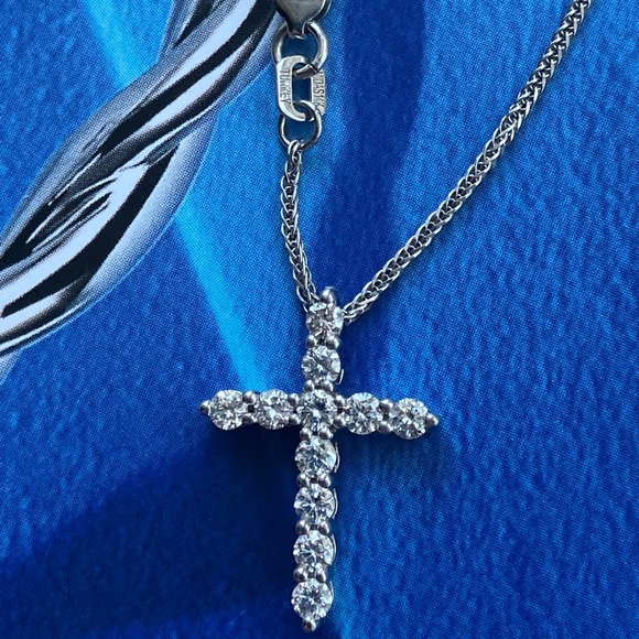 18k Gold Diamond Cross - Picture 1 of 4